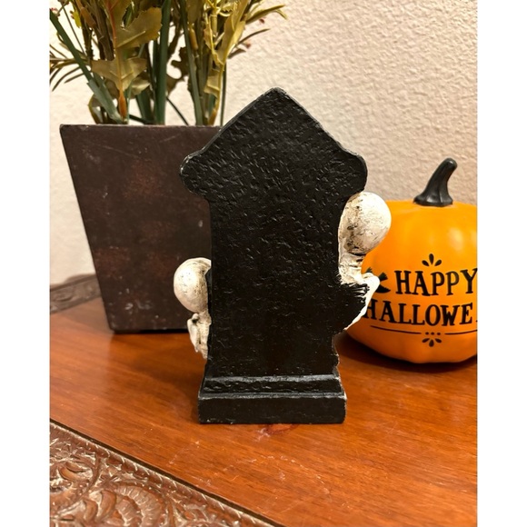 ☠️ NEW VIRAL TIKTOK HALLOWEEN RIP SKELETON ON TOMBSTONE CEMETERY FIGURE … - Picture 5 of 9